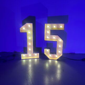 Lichtcijfer 15 huren in Eindhoven - Jarno Verhuur Best - Lichtletters - Partycijfers verhuur Eindhoven